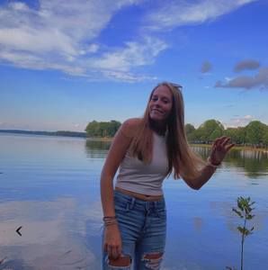 Meet your Posher, Alyssa